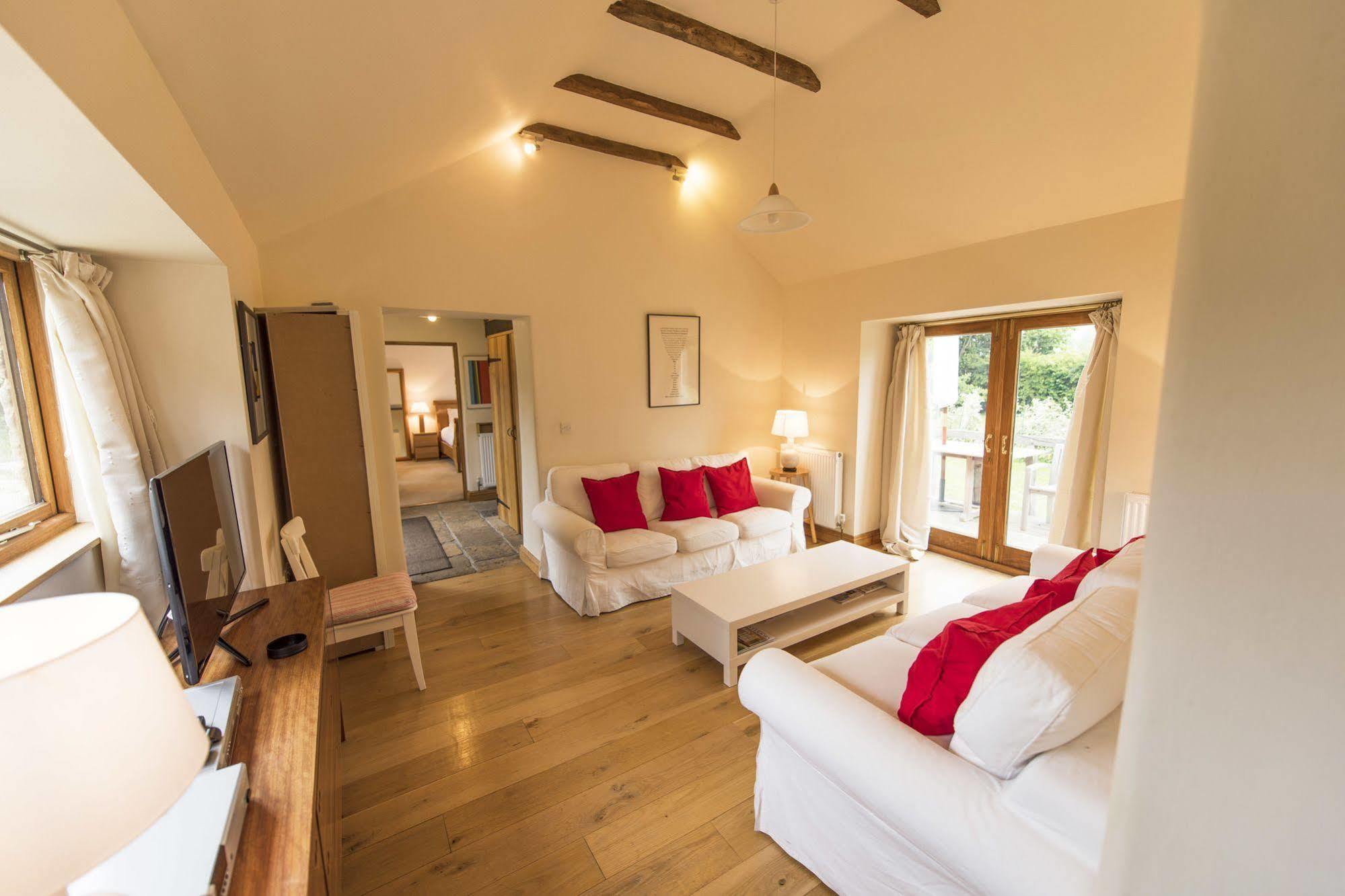 Whitley Coach House Villa Exterior photo