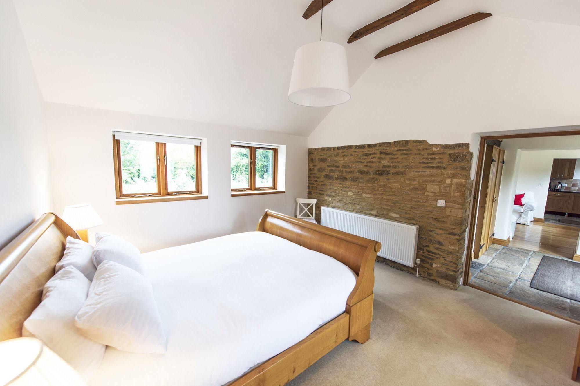 Whitley Coach House Villa Exterior photo