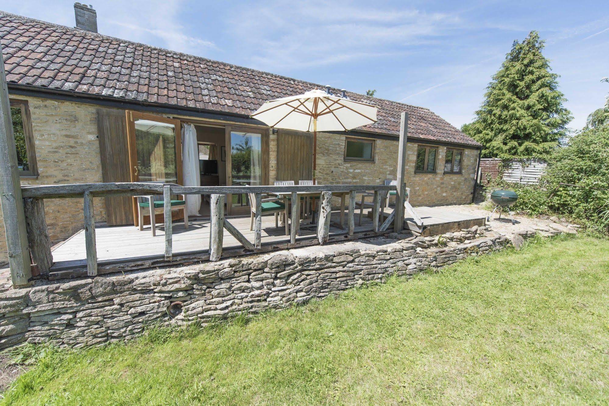 Whitley Coach House Villa Exterior photo